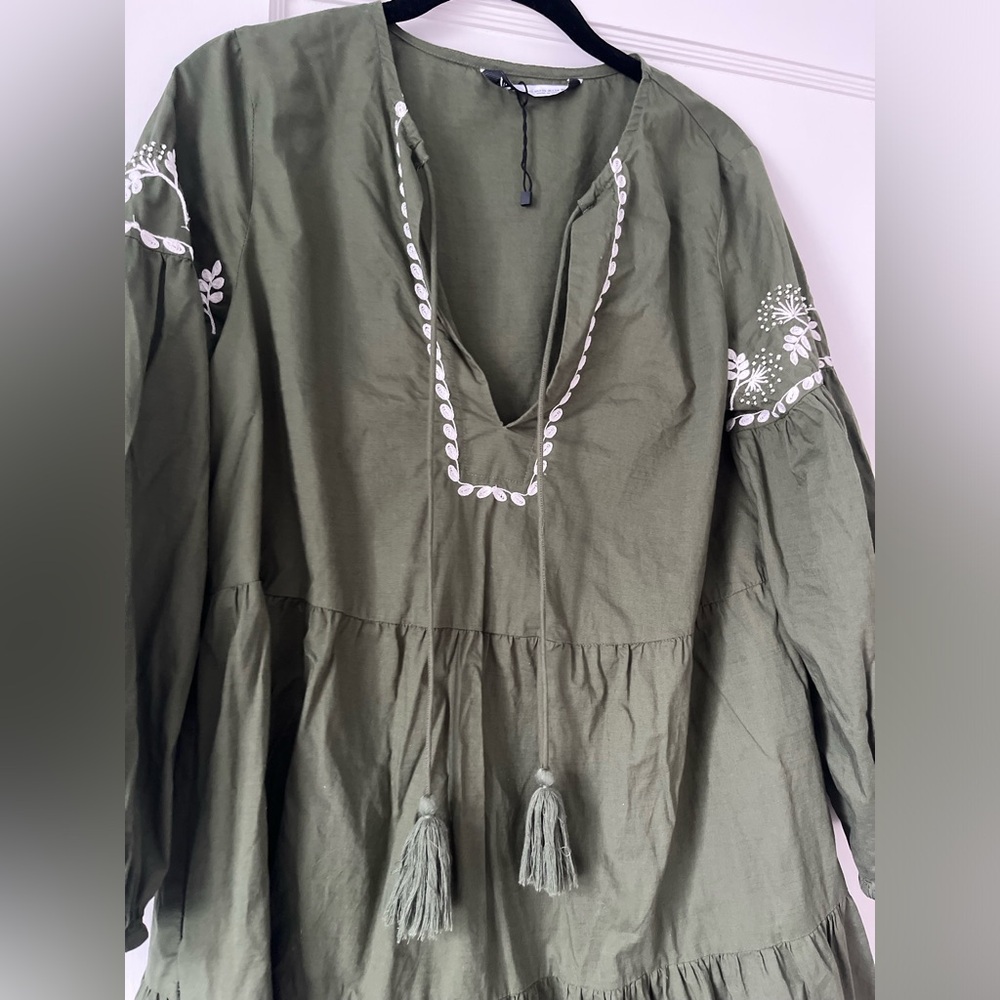 Zara Mini Green Embroidered Dress Like New - Picture 8 of 9